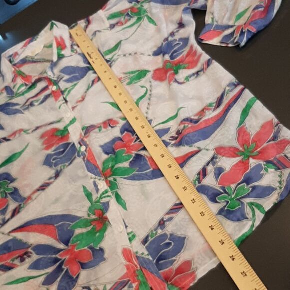 Floral Lightweight Button-Up Blouse - Picture 8 of 9